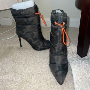 Steve Madden Camouflage Puffer Heeled Booties- Never Worn
